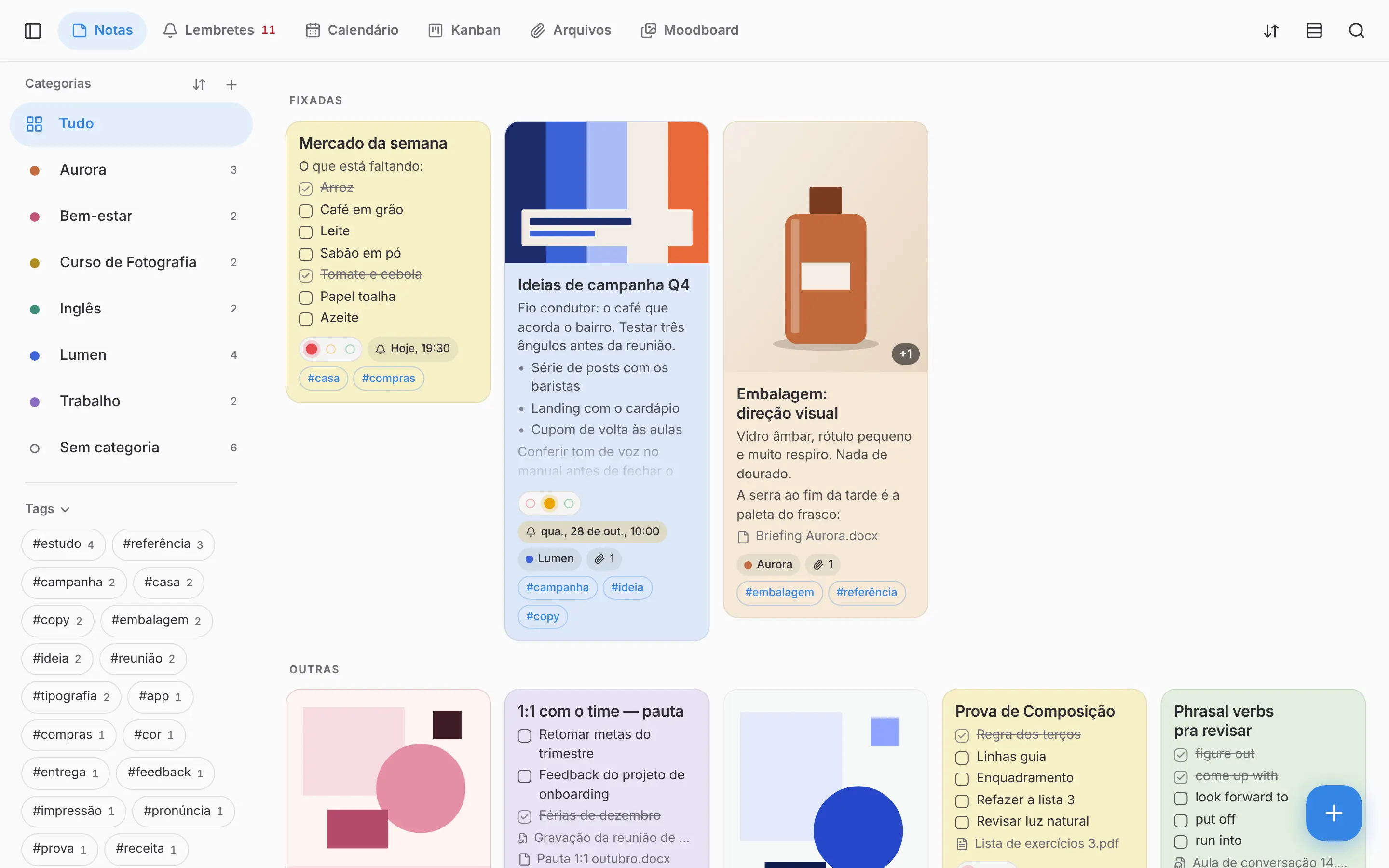 Tela principal do Ideario: notas coloridas em cards, com checklists, fotos, lembretes e categorias na lateral
